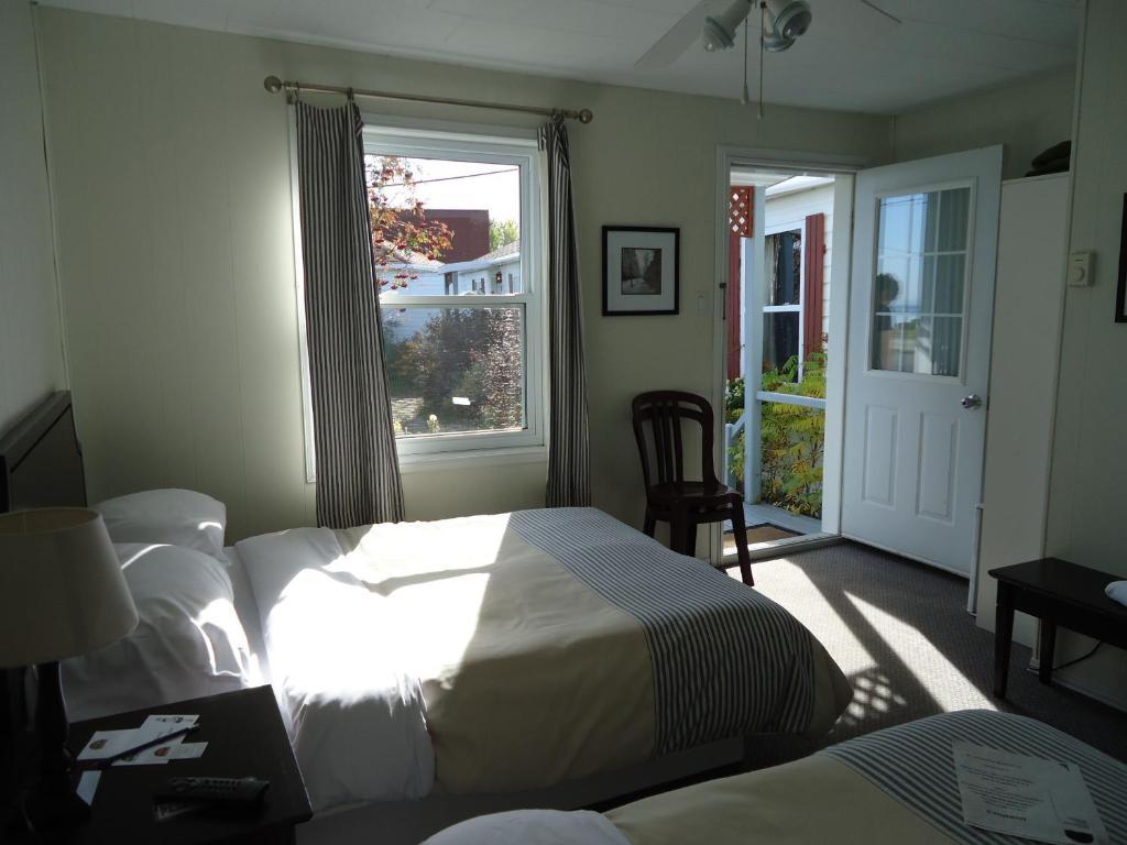 Hotel-Motel Baie-Ste-Catherine ภายนอก รูปภาพ